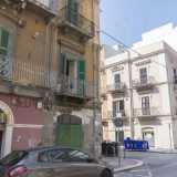 L�esercizio commerciale si trova in via Sagarriga Visconti, quasi ad angolo con via Garruba, nel quartiere Libert� di Bari